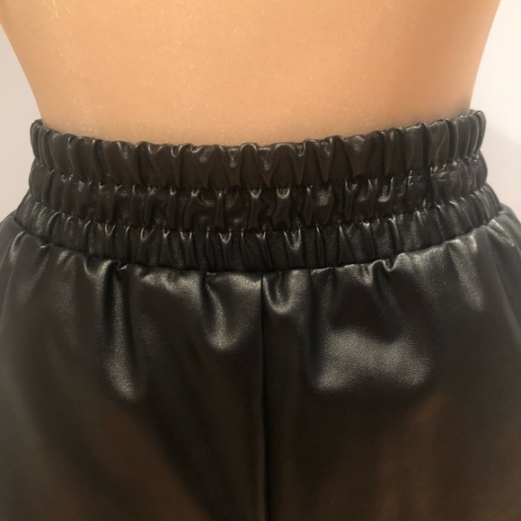 Bcbg faux leather skirt - Picture 3 of 3